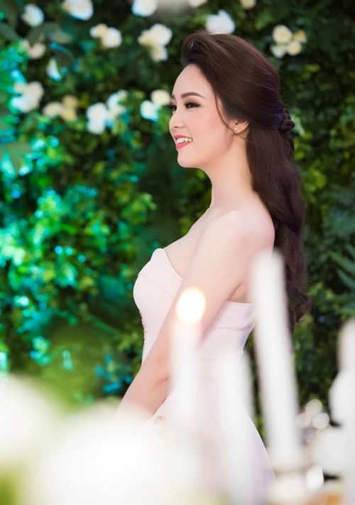 Tú anh - lệ hằng đọ sắc một chín một mười với đầm đen - 9