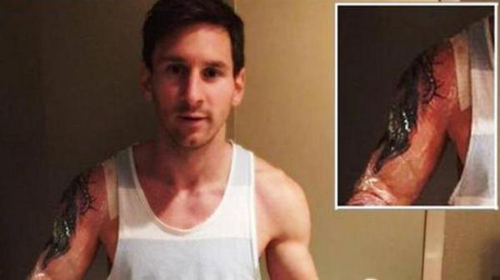 Messi khoe hình xăm mới trước trận siêu kinh điển - 4