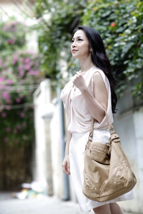 Những mỹ nhân vbiz sở hữu cổ cao ba ngấn sang trọng - 18