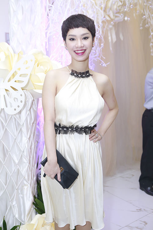 Tuần qua cô dâu tâm tít đẹp rạng ngời trong ngày cưới - 9
