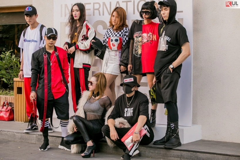 Phí phương anh khoe street style độc đáo quý ông thuận nguyễn cưỡi mô tô đầy quyến rũ - 23
