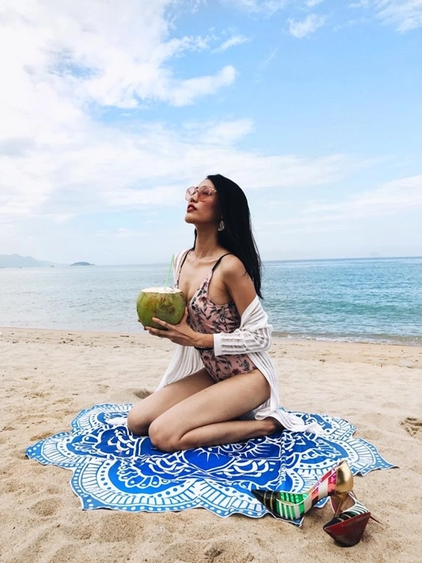 Lan khuê và phong cách thời trang thay đổi 360 độ - 11