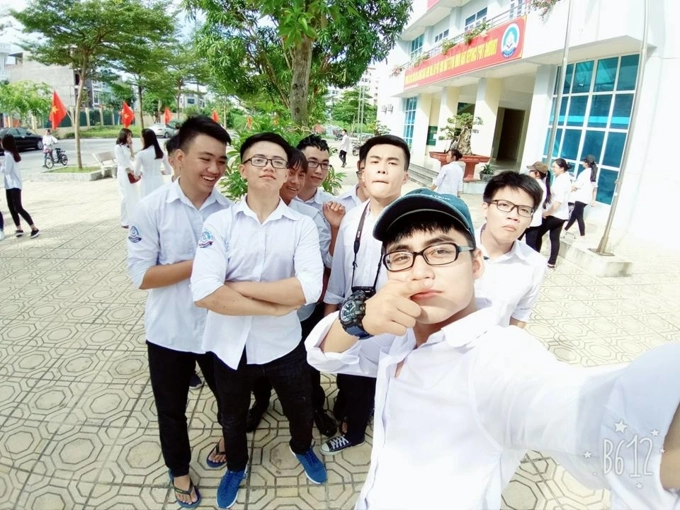 Em trai sơn tùng - mtp khoe ảnh ăn nhậu tại ký túc xá cực dễ thương - 3