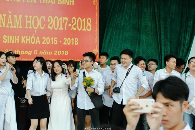 Em trai sơn tùng - mtp khoe ảnh ăn nhậu tại ký túc xá cực dễ thương - 5