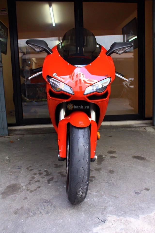 Ducati 848 evo đơn điệu với dàn đồ chơi hàng hiệu - 2