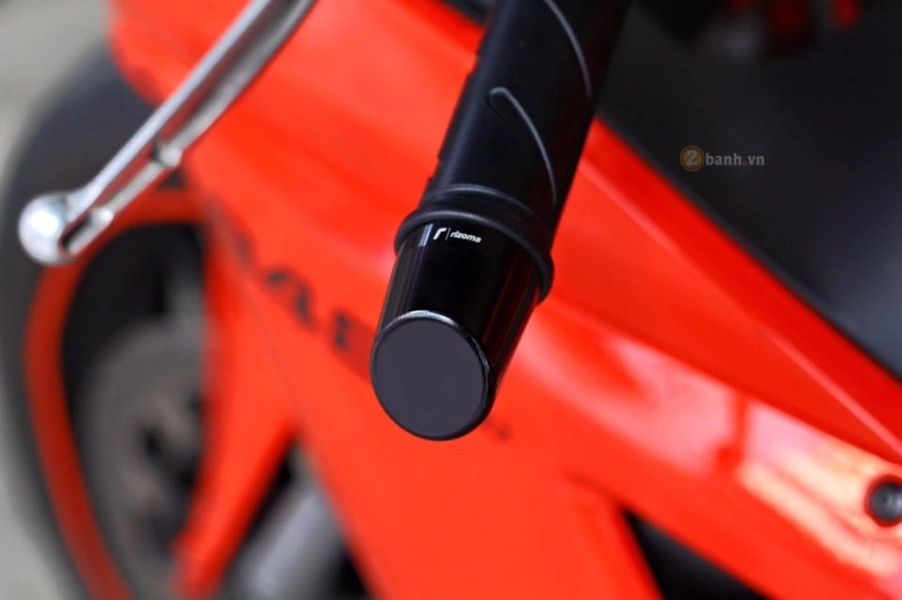 Ducati 848 evo đơn điệu với dàn đồ chơi hàng hiệu - 6