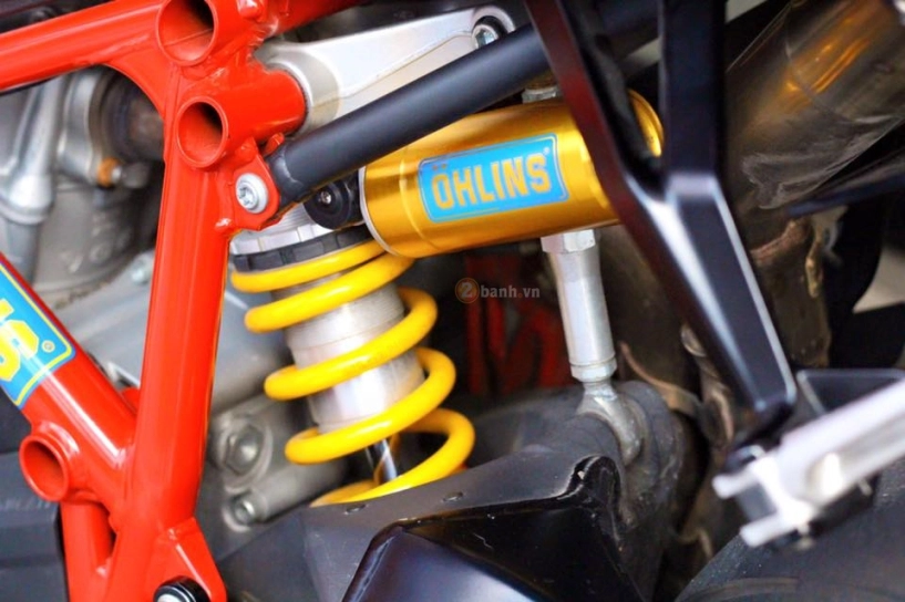 Ducati 848 evo đơn điệu với dàn đồ chơi hàng hiệu - 9