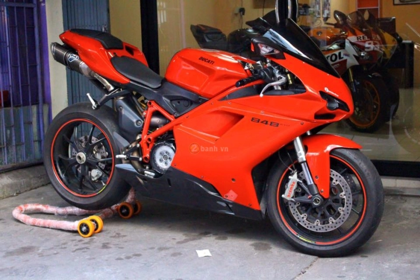 Ducati 848 evo đơn điệu với dàn đồ chơi hàng hiệu - 11