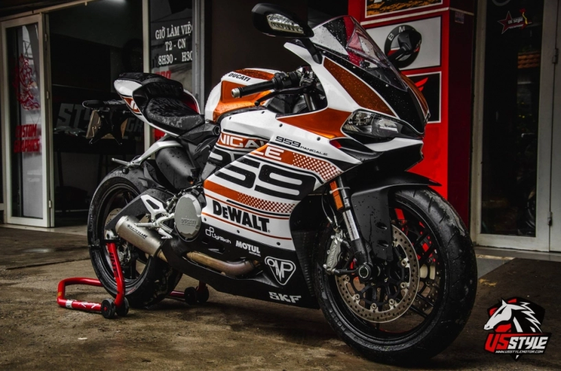 Ducati 959 panigale lột xác trong bộ cánh cam chrome đầy ấn tượng - 2