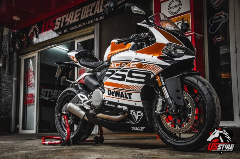 Ducati 959 panigale lột xác trong bộ cánh cam chrome đầy ấn tượng - 6