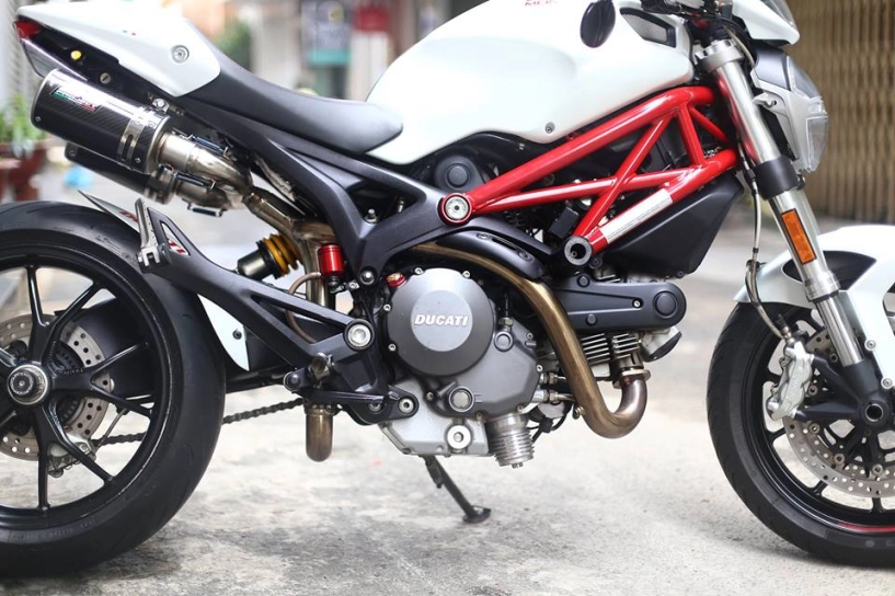 Quỷ dữ 796 của ducati trắng tinh khôi và cực kì quyến rũ - 5