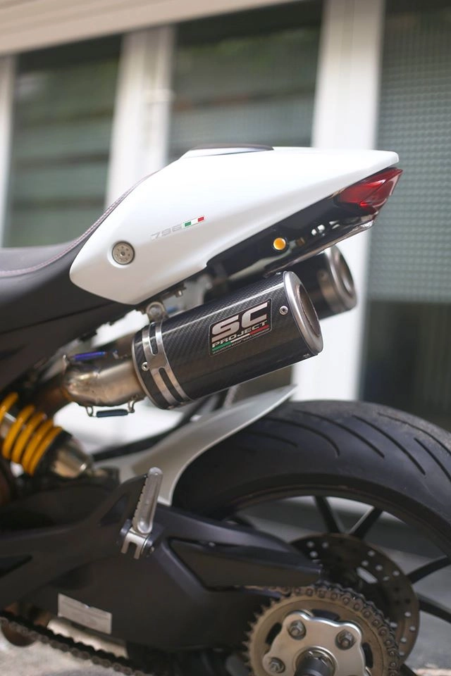 Quỷ dữ 796 của ducati trắng tinh khôi và cực kì quyến rũ - 8
