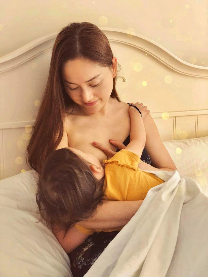Diễn viên lan phương lộ ngực trần khi cho con gần 2 tuổi bú dân mạng thi nhau nhận xét - 1