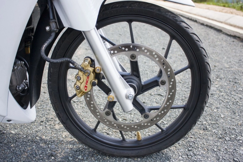 Wave 125i trắng tinh khôi đầy cá tính trong thân xác future - 6