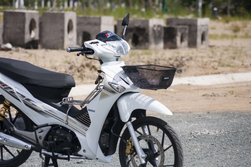 Wave 125i trắng tinh khôi đầy cá tính trong thân xác future - 10