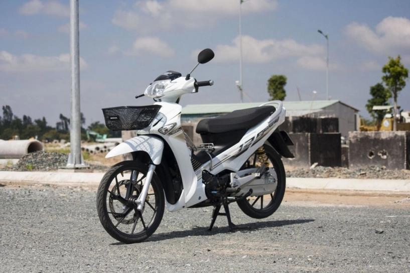 Wave 125i trắng tinh khôi đầy cá tính trong thân xác future - 11