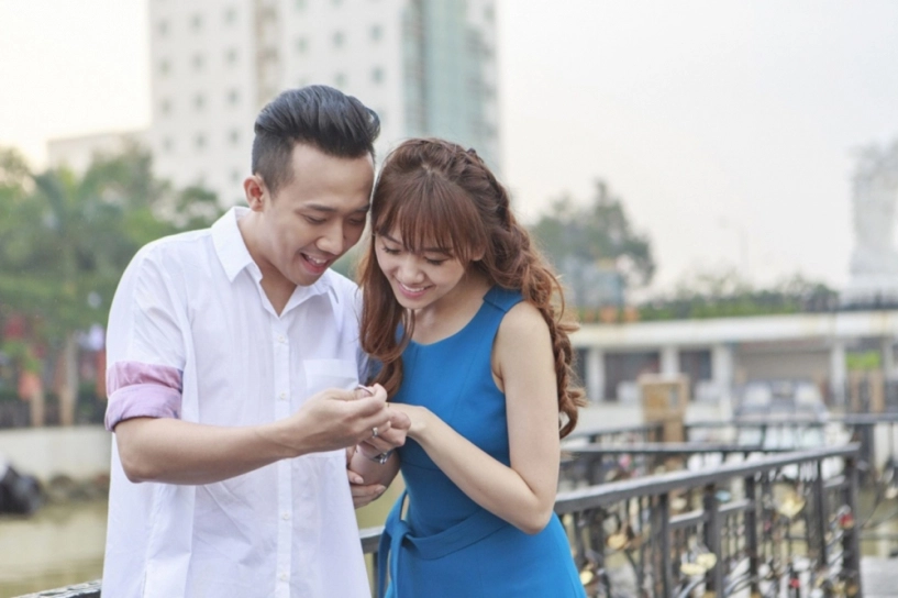 Trấn thành lần đầu tiên song ca và đóng vai chính trong mv mới của hari won - 1