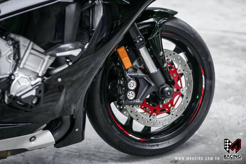 Yamaha r1 cực chất trong bản độ full black bóng bẩy - 4