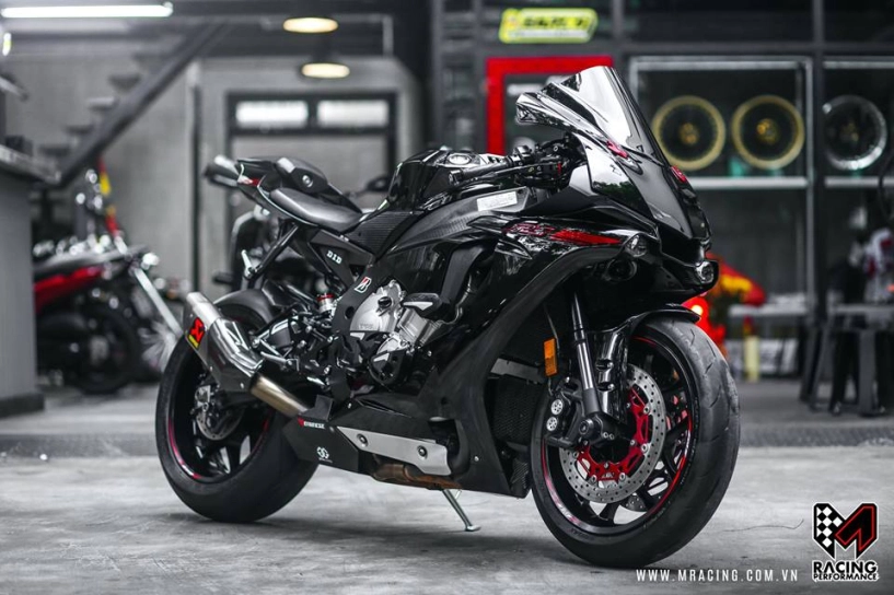 Yamaha r1 cực chất trong bản độ full black bóng bẩy - 7