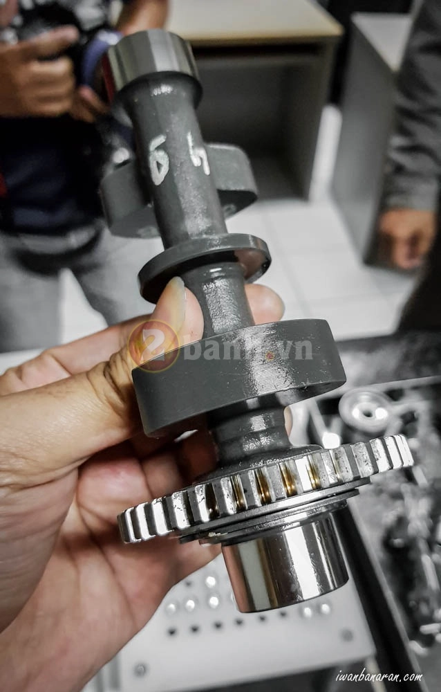 mổ xẻ khối động cơ honda cbr250rr đầy mạnh mẽ - 16