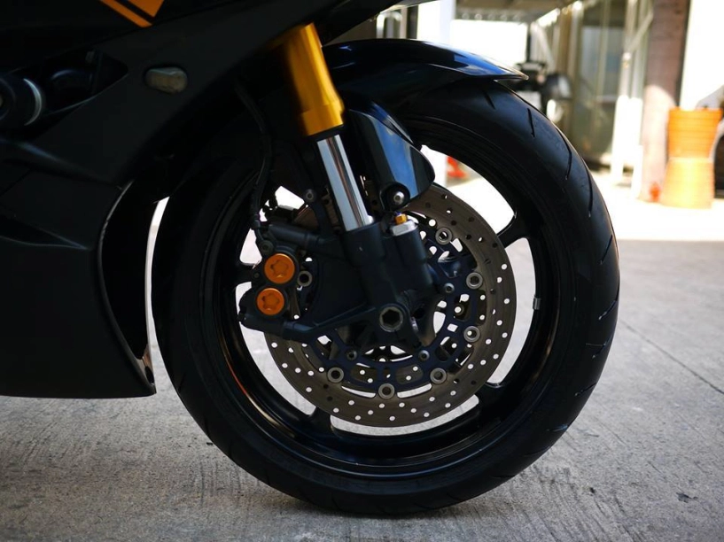 Yamaha r6 ngựa hoang khó thuần trong loạt ảnh đen không tỳ vết - 7