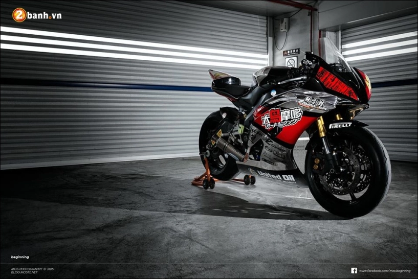 Yamaha r6 độ ngỡ ngàng cùng phong cách chạy sân - 1