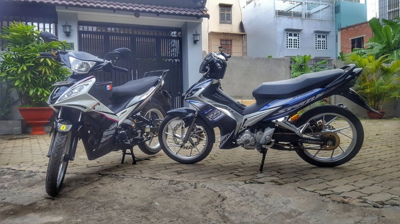 Cặp đôi exciter 135 độ khoe dáng cùng nhau bên vệ đường - 3