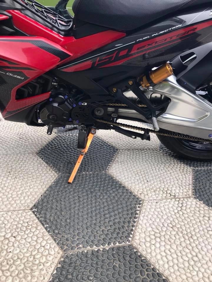 Đỏ mắt với exciter 150 độ ấn tượng với phong cách hóa thân thành bmw - 6