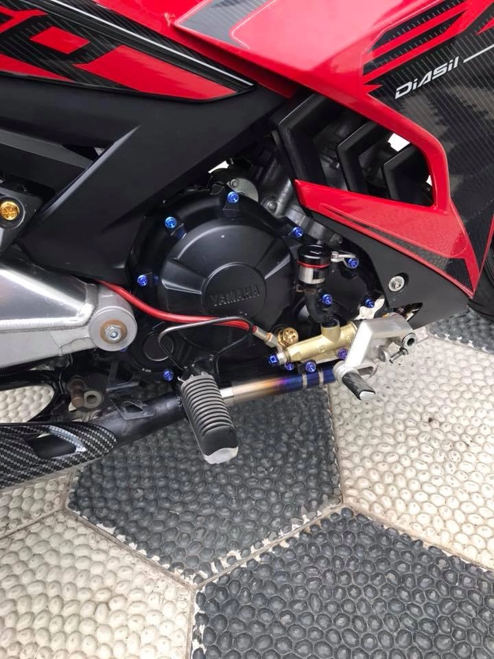 Đỏ mắt với exciter 150 độ ấn tượng với phong cách hóa thân thành bmw - 8