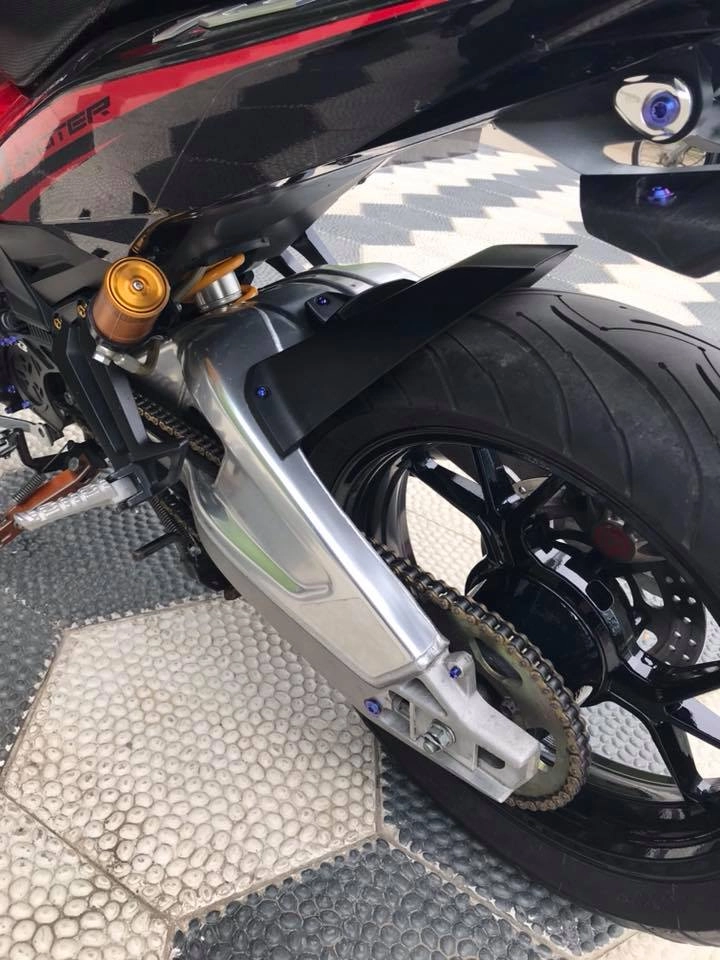 Đỏ mắt với exciter 150 độ ấn tượng với phong cách hóa thân thành bmw - 9