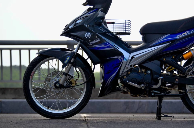 Exciter 135 độ nhẹ khoe dáng giữa đại lộ muôn màu - 4