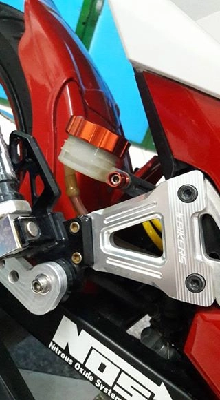 Exciter 150 độ hài hòa với dàn đồ chơi đỏ đầy cứng cáp - 8