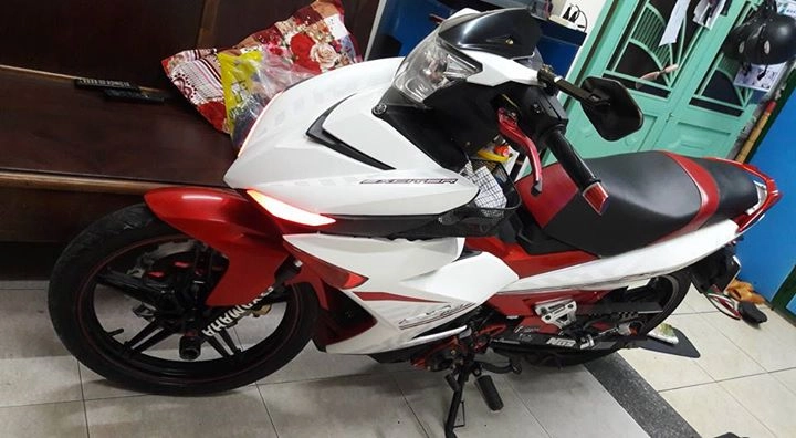 Exciter 150 độ hài hòa với dàn đồ chơi đỏ đầy cứng cáp - 10