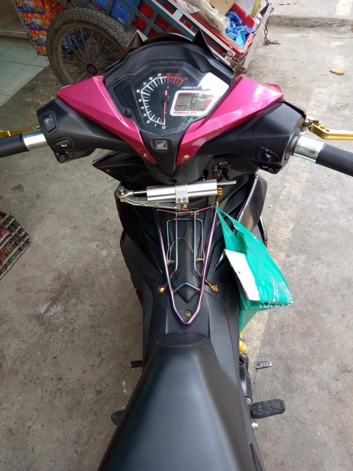 Winner 150 độ cực chất khoe dáng giữa phiên chợ vội vã - 4