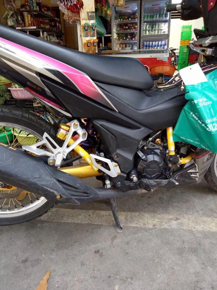 Winner 150 độ cực chất khoe dáng giữa phiên chợ vội vã - 6