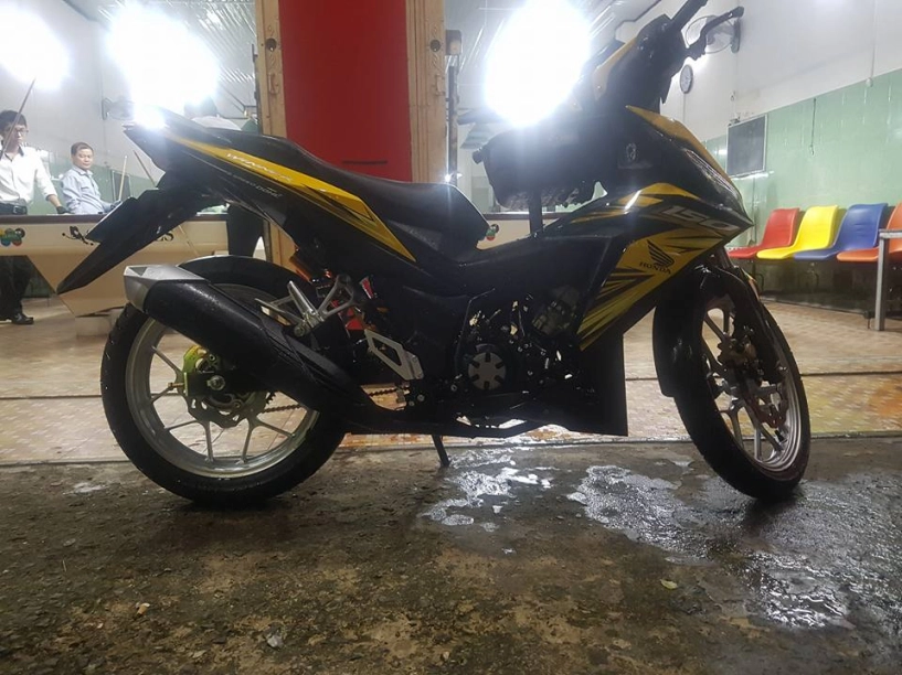 Winner 150 độ kiểng với sắc vàng nổi bật của biker phố núi - 3