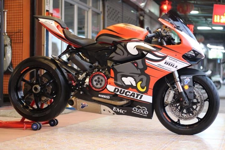 Ducati panigale 899 bản độ đậm chất chơi bên bộ cánh redbull - 1