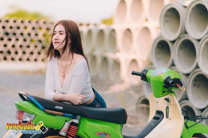 Hotgirl nóng bỏng khoe dáng bên cub fi độ của biker nước bạn - 3