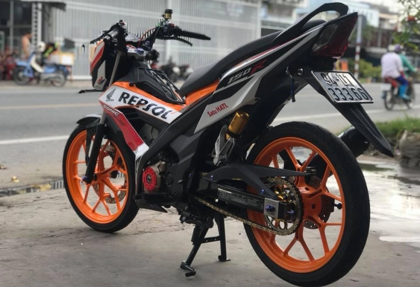 Sonic 150r độ kiểng đậm chất thể thao với phong cách repsol - 1