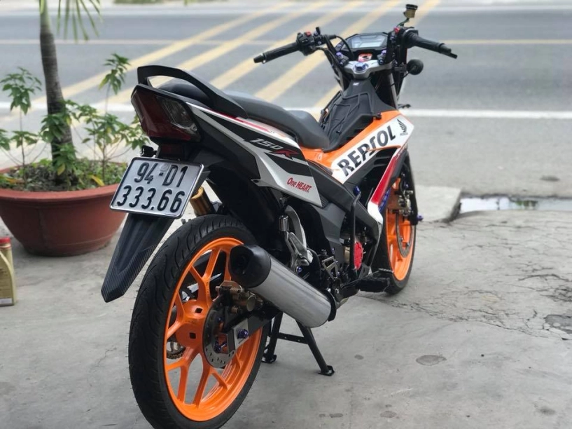 Sonic 150r độ kiểng đậm chất thể thao với phong cách repsol - 3