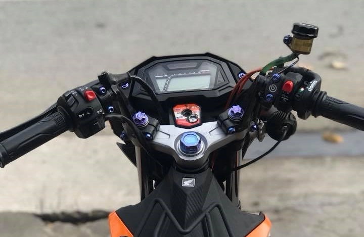 Sonic 150r độ kiểng đậm chất thể thao với phong cách repsol - 4