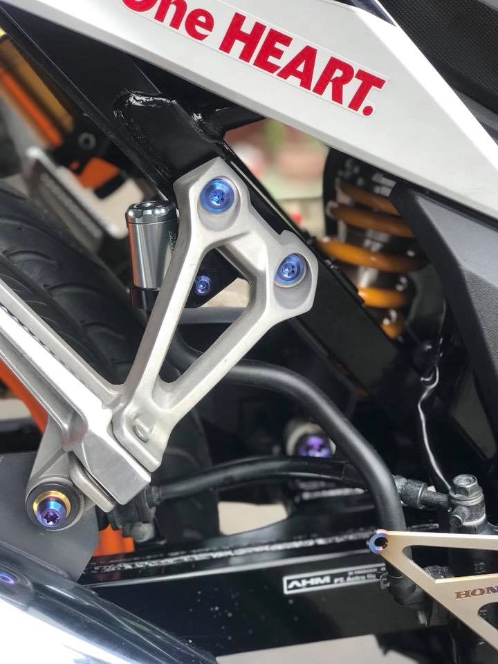 Sonic 150r độ kiểng đậm chất thể thao với phong cách repsol - 9