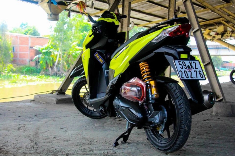 Vario 150 độ khoe dáng dưới gầm cầu hoang tàn - 4