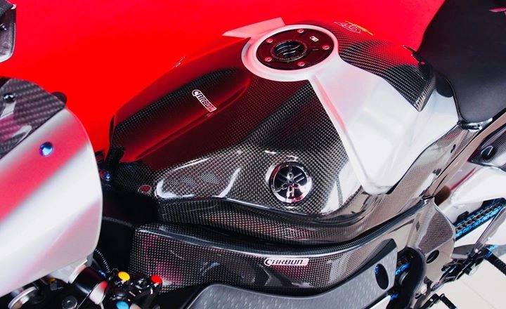 Yamaha r1m nâng cấp hoàn thiện với phụ kiện carbon fiber - 7