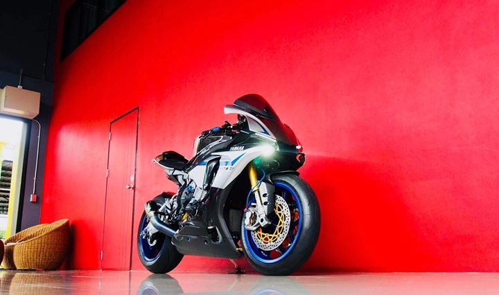 Yamaha r1m nâng cấp hoàn thiện với phụ kiện carbon fiber - 9