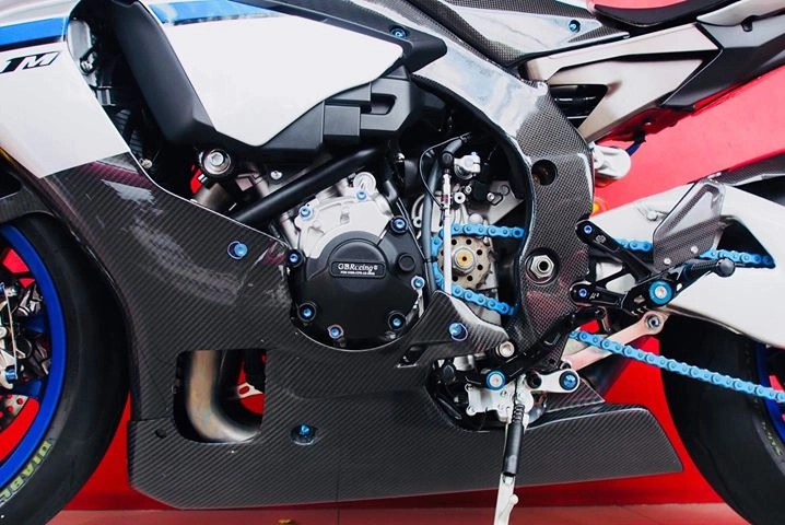 Yamaha r1m nâng cấp hoàn thiện với phụ kiện carbon fiber - 13