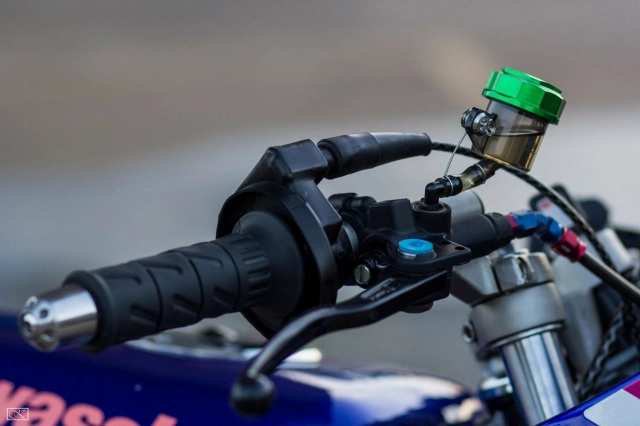 Kawasaki kips 150 độ ông vua 2 thì hồi sinh với dàn chân đầy ma mị - 4