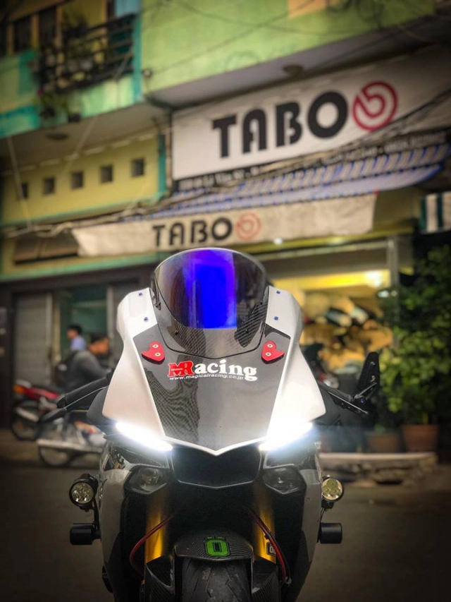 Yamaha r1m độ hoàn hảo với phong cách racing đón noel của biker việt - 4