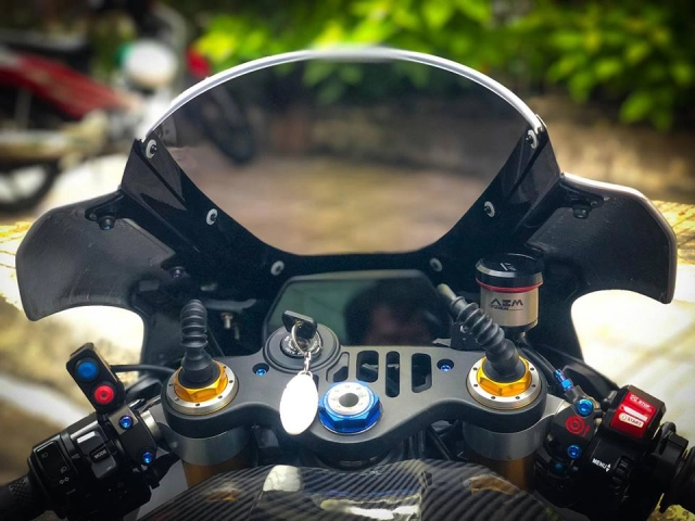 Yamaha r1m độ hoàn hảo với phong cách racing đón noel của biker việt - 6