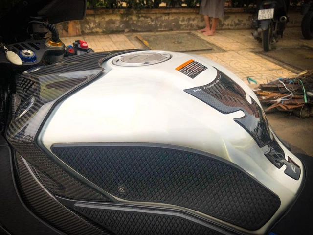 Yamaha r1m độ hoàn hảo với phong cách racing đón noel của biker việt - 10
